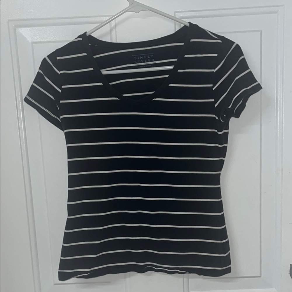 Simply Styled Black and Blue Fitted T-Shirt